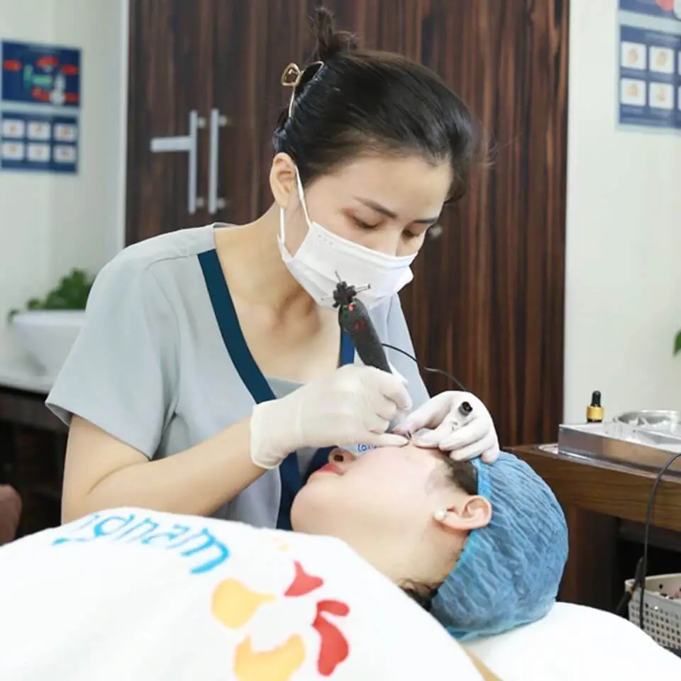 Phun xăm là giải pháp tối ưu để sở hữu hàng mày thanh tú, chuẩn dáng