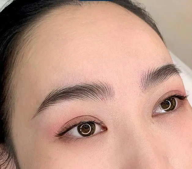 Lông mày tự nhiên, mềm mại