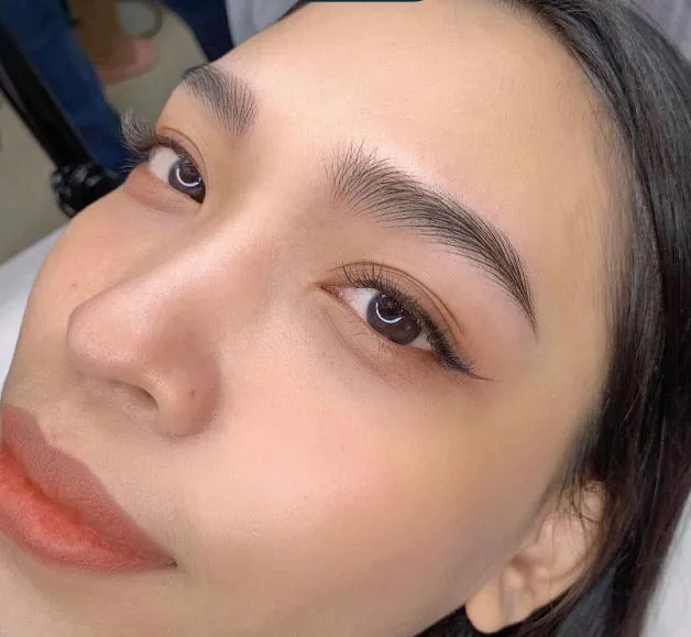 Lông mày đẹp tự nhiên, tinh tế