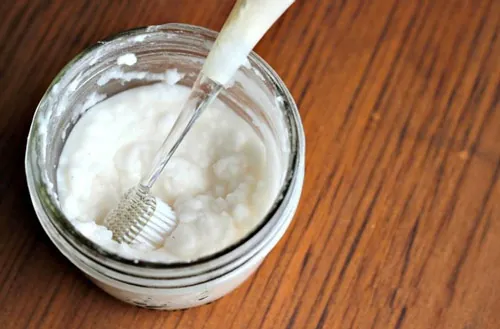 tẩy trắng răng bằng baking soda