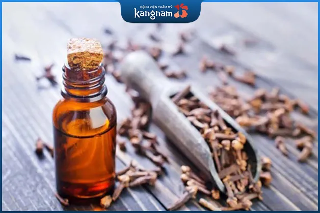 Tẩy sạch cao răng bằng dầu đinh hương