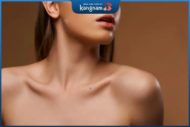 Nốt ruồi ở trên xương quai xanh là một đặc điểm luận đoán tướng số