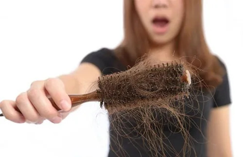 tóc rụng sau sinh