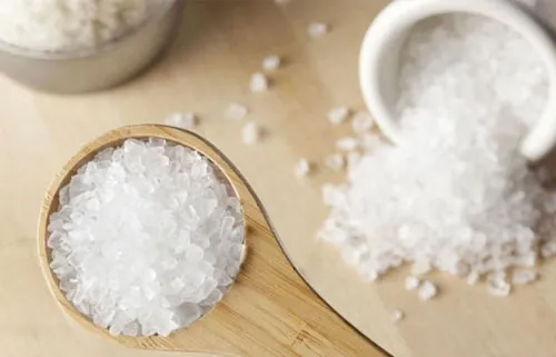 gội đầu với muối