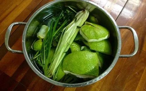 nấu vỏ bưởi gội đầu 