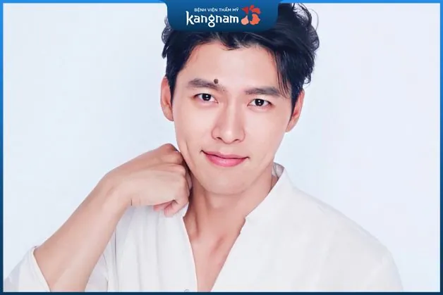 Nốt ruồi gần lông mày