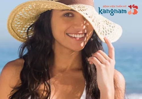 Các tia UV gây phá vỡ cấu trúc tóc do lượng protein của tóc bị phá hủy