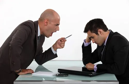 đàn ông lông mày ngắn 