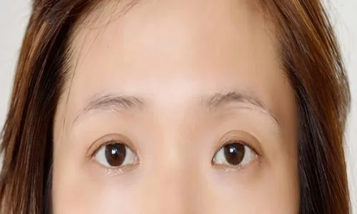lông mày ngắn và mờ