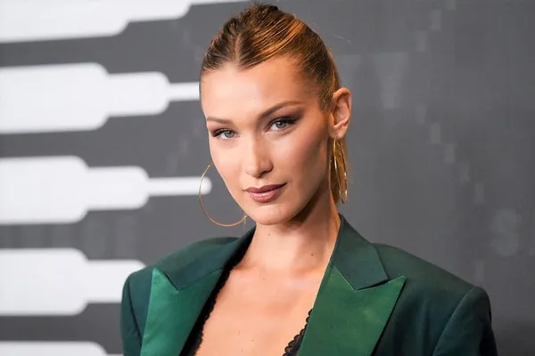 Người mẫu Bella Hadid đứng đầu danh sách những ngôi sao có dáng mũi đẹp