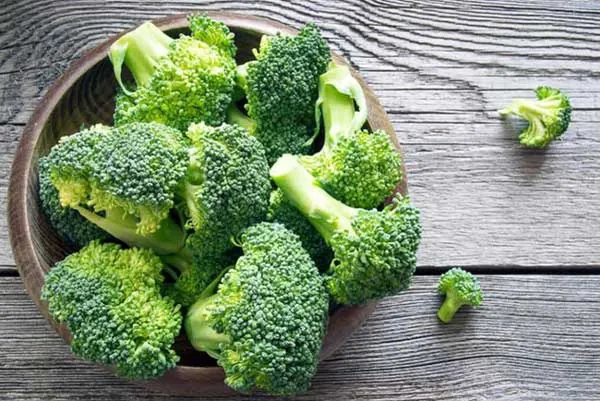 vùng kín hết thâm bằng bông cải xanh