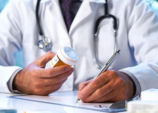 Đến gặp bác sĩ chuyên khoa để thăm khám và nghe tư vấn