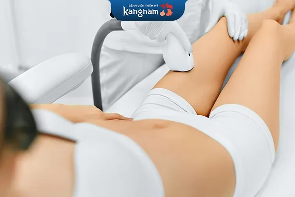 tẩy nốt ruồi ở đùi bằng laser