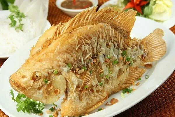 Xăm môi có được ăn cá không