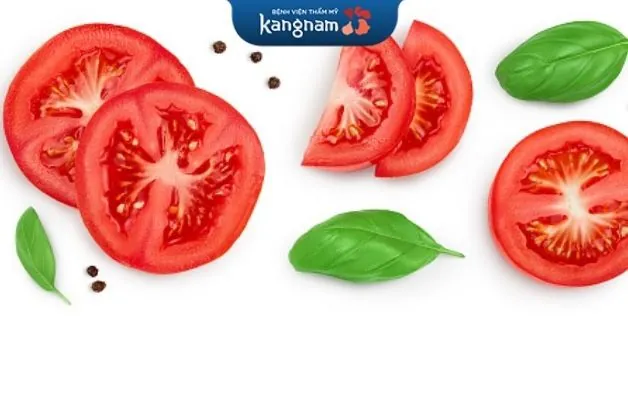 Điều trị sẹo thâm lâu năm ở mặt với cà chua