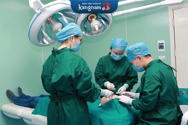 Thực hiện cấy tóc 2 bên thái dương