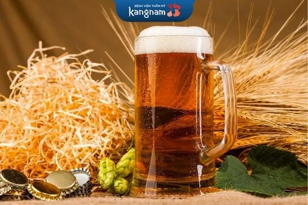 Tạm xa đồ uống có cồn sau khi cắt mí