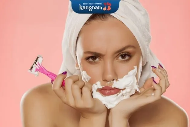Triệt lông mặt có bị nổi mụn không