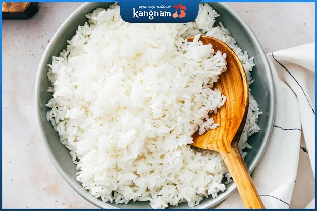 Cơm trắng giúp tăng cường trao đổi chất, hỗ trợ giảm cân
