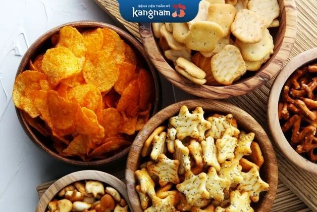 Hạn chế tối đa các loại snacks