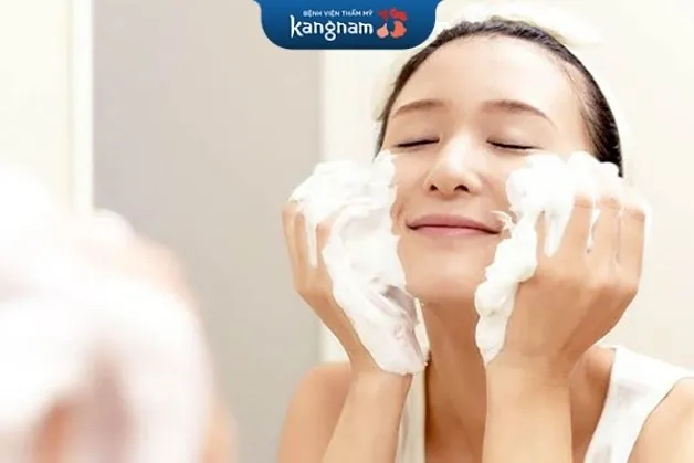 Thường xuyên vệ sinh da mặt sạch sẽ