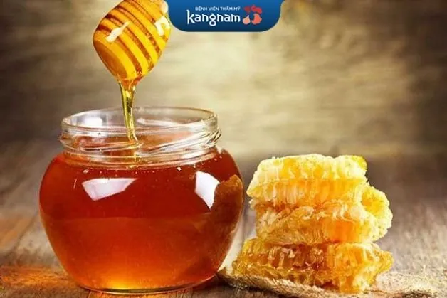 Sử dụng mật ong nguyên chất trị thâm là cách nhanh nhất
