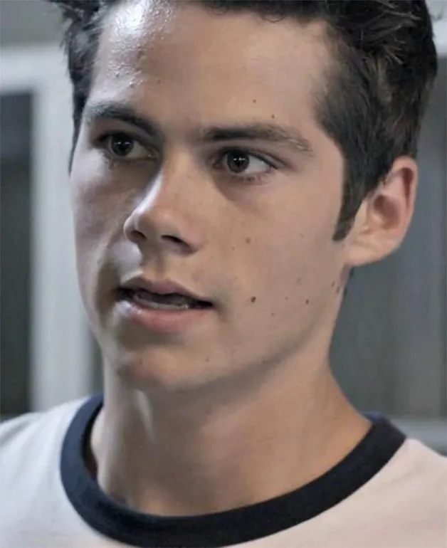 Nốt ruồi ở má phải đàn ông 