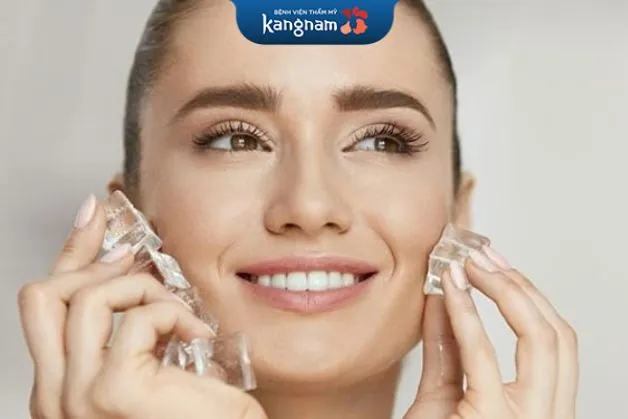 Chườm đá điều trị mụn dị ứng tại nhà