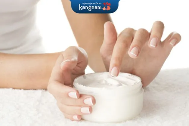 Hạn chế dùng hóa chất tẩy da khi chưa hồi phục hoàn toàn