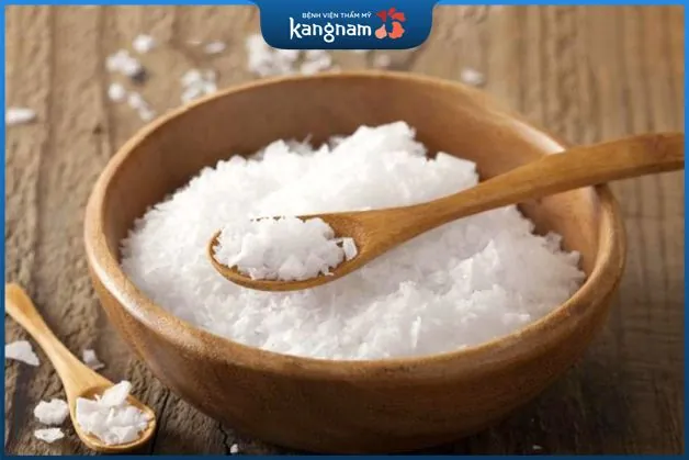 Sử dụng muối biển trị mụn thịt