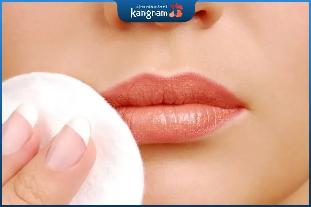 Chăm sóc đôi môi sau khi phun để sớm bong và lên đúng màu