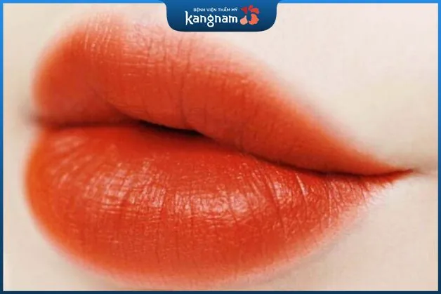 Phun môi màu cam cà rốt đem lại vẻ ngoài rạng rỡ