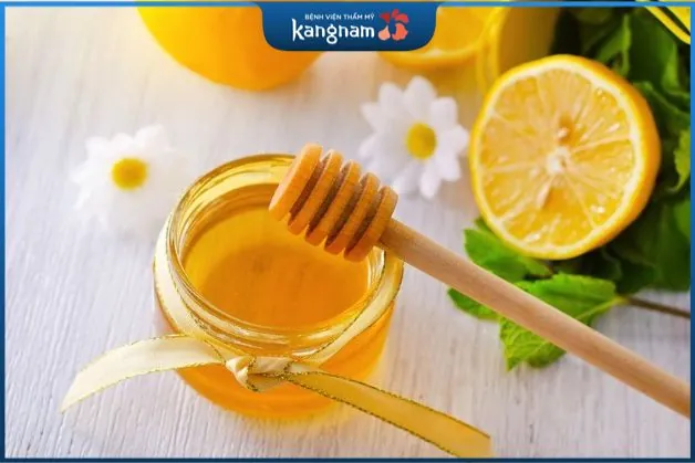 Kết hợp mật ong và nước cốt chanh là một trong những cách trẻ hóa da tự nhiên