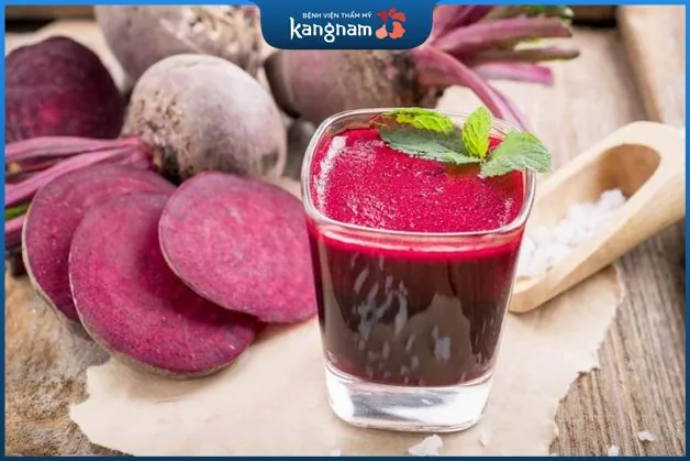 Nước củ dền có tính chất làm dịu và làm giảm viêm,