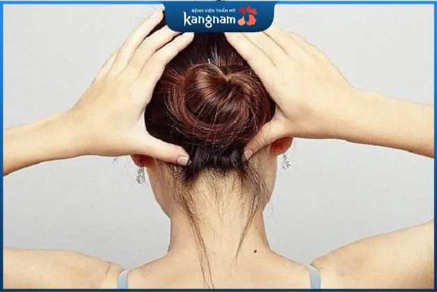 nữ giới có nốt ruồi sau gáy cũng có đường tình duyên khá lận đận