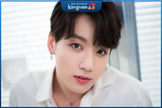 Thêm một nốt ruồi xui nữa là nốt ruồi nằm ở khóe mắt nam giới