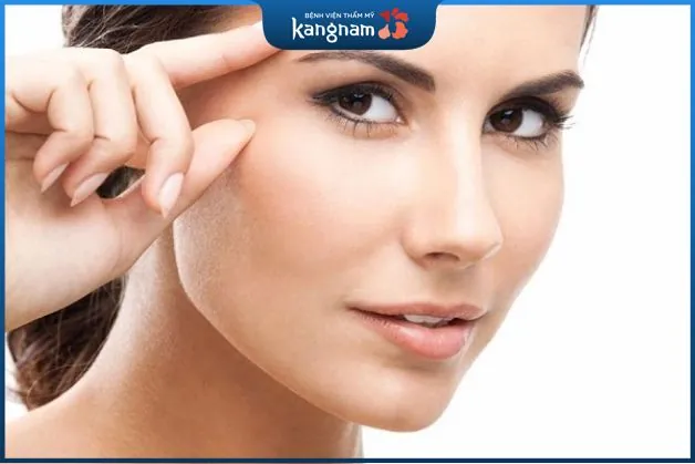 Không dùng tay nặn vùng thái dương