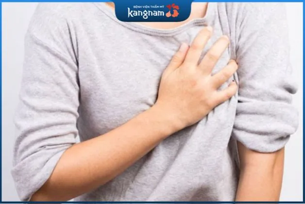 Đau hoặc khó chịu ở vú hoặc cánh tay