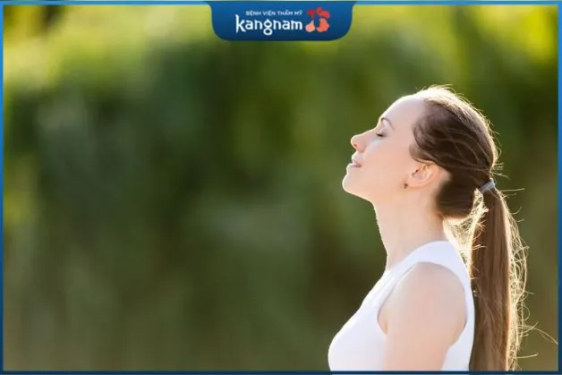 Thực hiện các bài tập thở và thư giãn