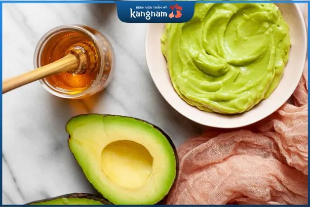 Mật ong và bơ đều có khả năng dưỡng ẩm và giữ ẩm cao