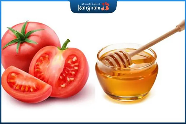 Mật ong và cà chua đều có tác dụng trẻ hóa và chăm sóc da