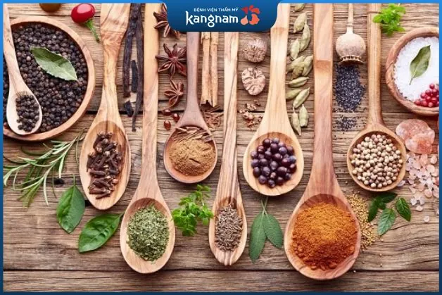 Thảo mộc ngâm rượu giúp hỗ trợ trị mụn