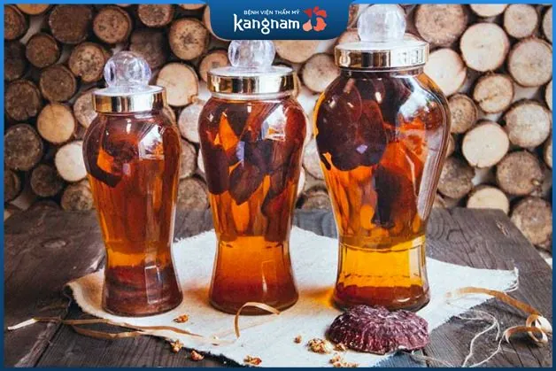 Dùng rượu thuốc trị mụn có tốt không?