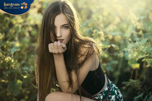 Tóc dài thẳng đầy nữ tính