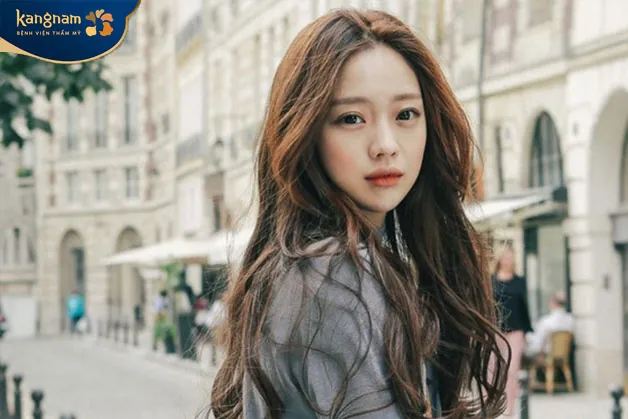 Tóc dài uốn xoăn phong cách korea