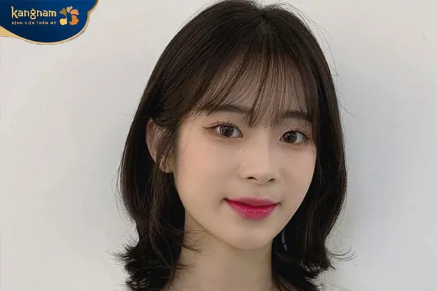 Tóc ngắn mái thưa nhẹ nhàng