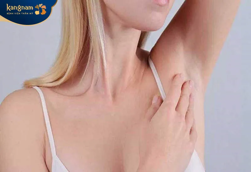 Mụn thịt ở nách do tác nhân bên ngoài