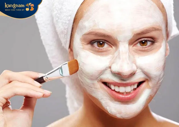 Sữa chua không đường dưỡng ẩm và làm mềm da