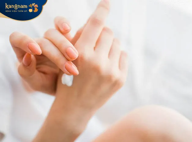 Thực hiện kiểm tra phản ứng dị ứng trước khi sử dụng mặt nạ sữa chua không đường lâu dài