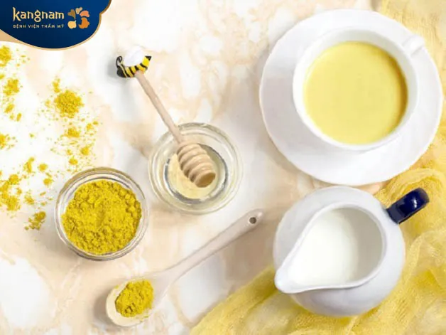 Trị tàn nhang bằng tinh bột nghệ và sữa chua không đường